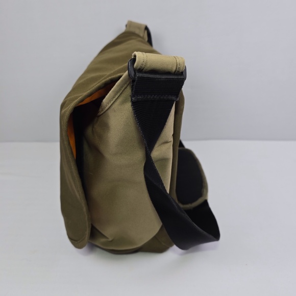 Crumpler The Considerable Embarrassment Laptop Messenger Bag 15" Olive Khaki - Picture 5 of 13